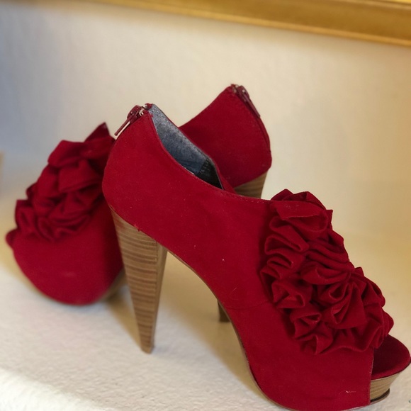 red velvet pumps